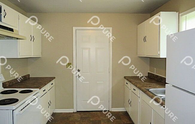 3 beds, 1 bath, $1,095