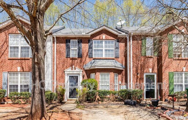 5607 STRATHMOOR MNR CIR