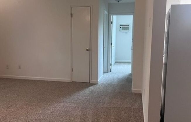 2 beds, 1 bath, $2,500, Unit 77