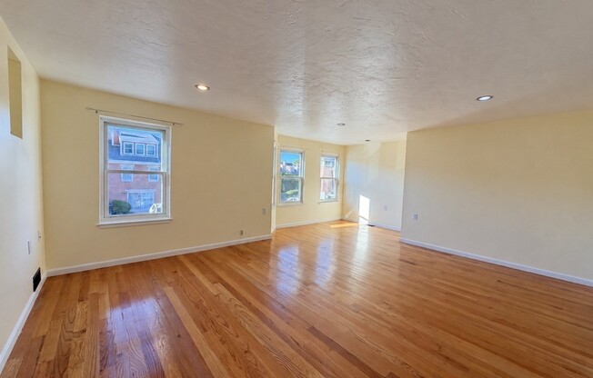 2 beds, 2.5 baths, 1,550 sqft, $2,850, Unit Unit 44