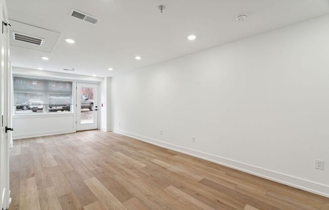Studio, 1 bath, 530 sqft, $1,320, Unit Unit 109