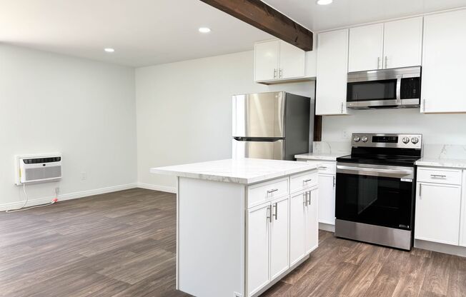1 bed, 1 bath, 660 sqft, $2,300, Unit 116R