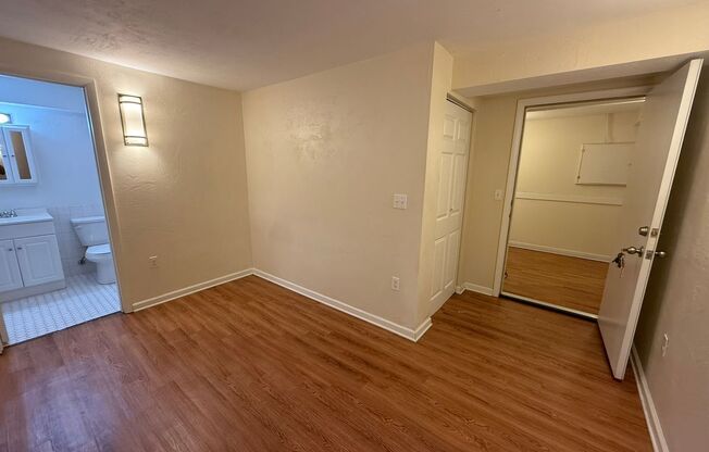 1 bed, 1 bath, 383 sqft, $1,250, Unit Fifth L-E