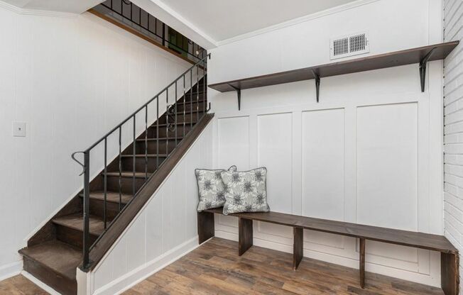 Beautiful Four Bedroom Home minutes from the Airport