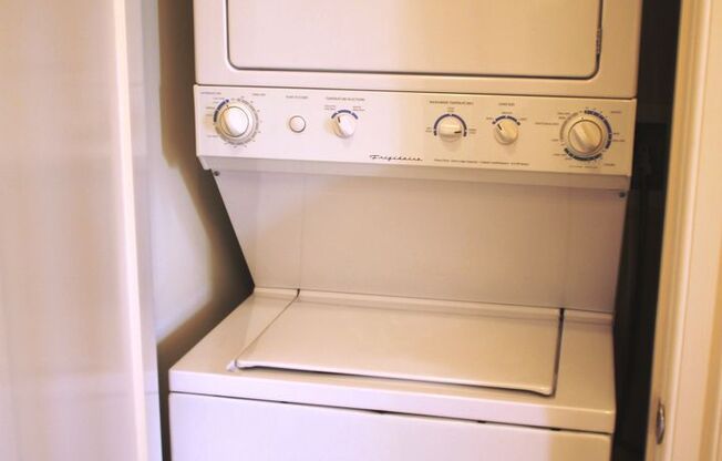 2 beds, 2 baths, 850 sqft, $3,675, Unit 103