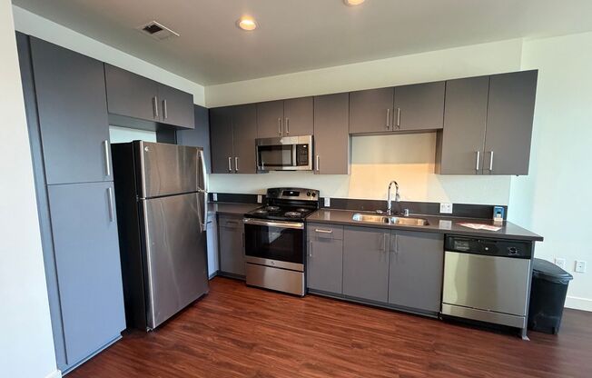 2 beds, 2 baths, 890 sqft, $2,600, Unit 322