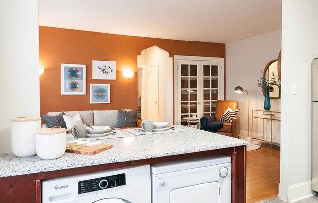 1 bed, 1 bath, 680 sqft, $1,860, Unit 305B