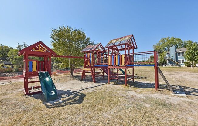 2 beds, 1 bath, 835 sqft, $999, Unit 210