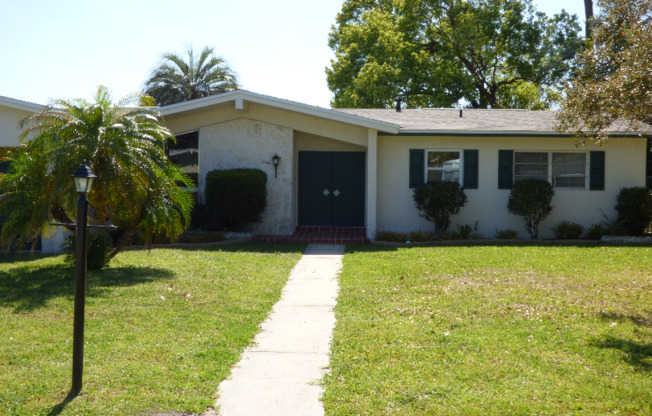 1266 W WELLINGTON DR