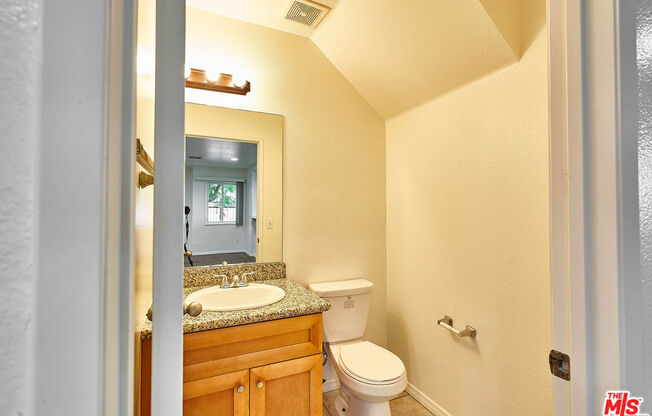 1189 W 36 ST