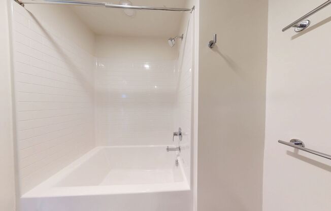 2 beds, 1 bath, 850 sqft, $2,745, Unit 211