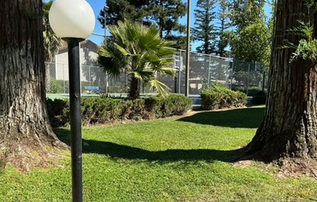 2 beds, 1 bath, 889 sqft, $1,795, Unit 06C