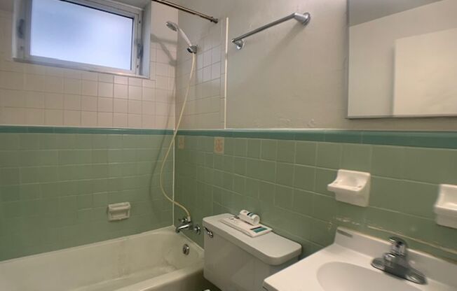 2 beds, 1 bath, $1,350, Unit Unit 2