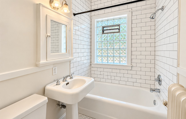 Studio, 1 bath, 445 sqft, $949, Unit 107