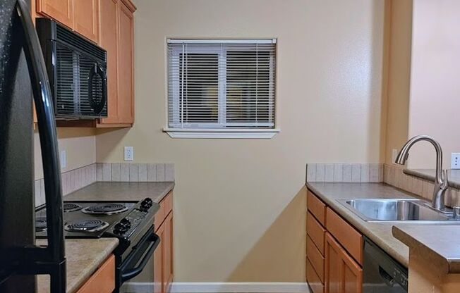 1 bed, 1 bath, 895 sqft, $1,825, Unit 100