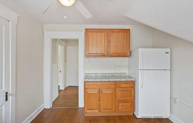 2 beds, 1 bath, $1,550, Unit 2549 4