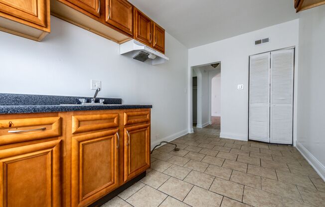 6104 S Campbell