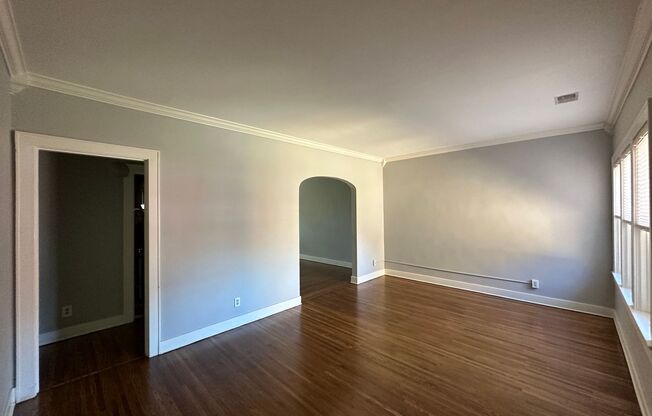 2 beds, 1 bath, $1,595