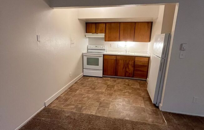 At Last! A studio apartment you have been searching for! Close to Downtown Vancouver and Clark College!