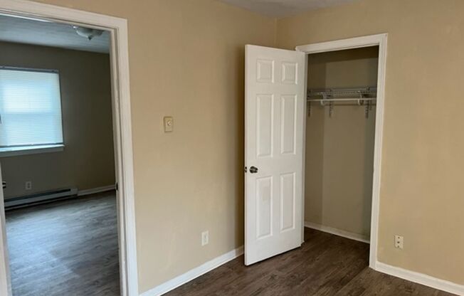 1 bed, 1 bath, 640 sqft, $1,000, Unit 148 W. Balview Ave Apt 2