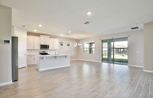 Lovely 4/2 Modern Home with a Fenced Backyard and a Beautiful View in Palms at Serenoa - Clermont!