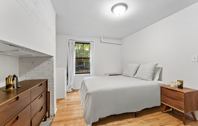 355 W 20 ST