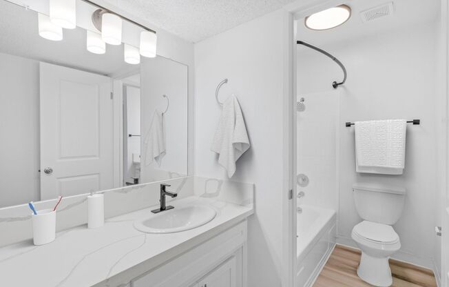 2 beds, 1 bath, 880 sqft, $1,695, Unit 141