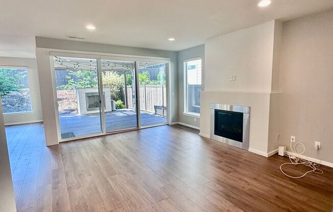Luxury 4bed/2.5 bath home on Cul-de-sac! EV Charger!