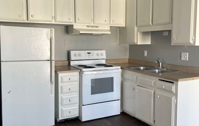 2 beds, 1 bath, 800 sqft, $1,095, Unit 14C