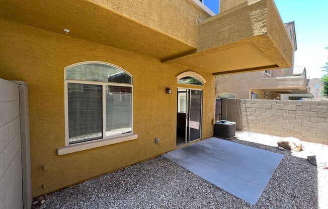 3 beds, 2.5 baths, $1,985, Unit UNIT 1045