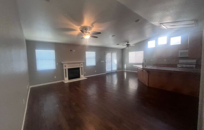 1795 SHAVER LAKE AVE 3 BEDROOM 2 BATHROOM WITH BONUS ROOM- TULARE