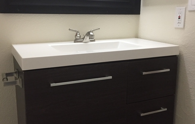 2 beds, 1 bath, 950 sqft, $1,225, Unit 116