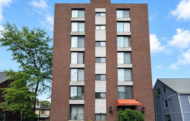 2 beds, 2 baths, 976 sqft, $3,400, Unit 102