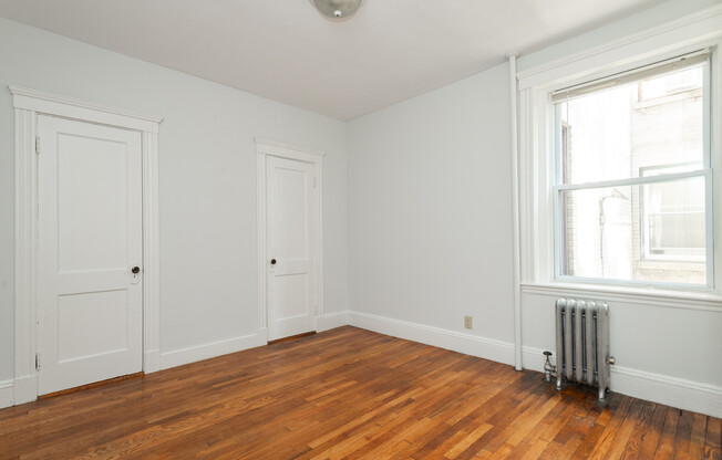 Studio, 1 bath, 329 sqft, $2,280, Unit 17