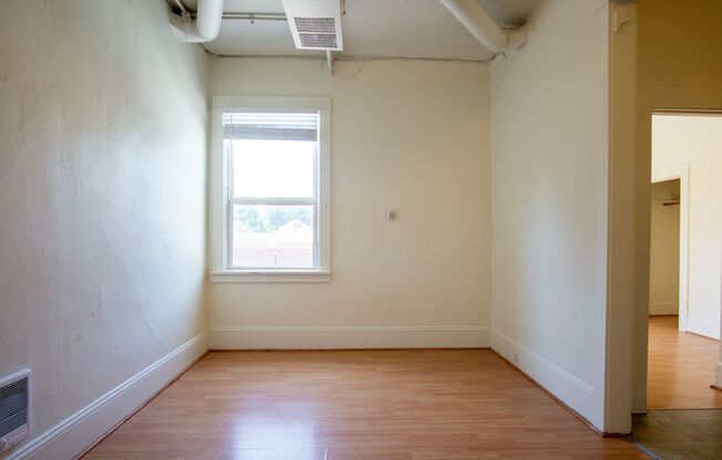 2 beds, 1 bath, $1,345, Unit 214