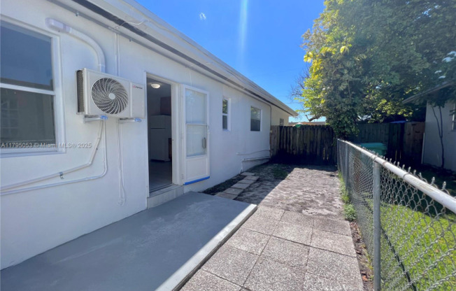 7550 NW 2 TER