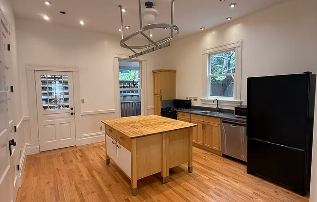 2013 1/2 HEARST AVE