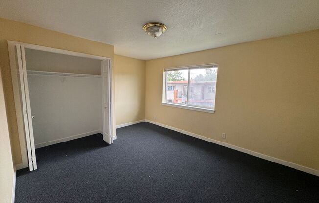 Blocks from UO! 2 bedroom 1.5 bath with in unit laundry and off street parking Available in August