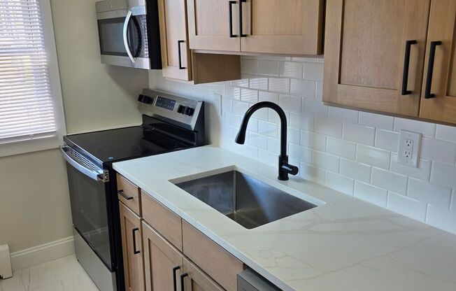 1 bed, 1 bath, 652 sqft, $1,995, Unit 427