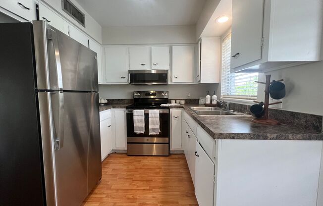 2 beds, 1 bath, 838 sqft, $1,999, Unit 64