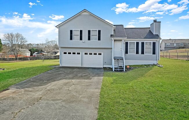 Charming 3 Bed, 2 Bath Home in Douglasville, GA