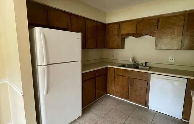 3 beds, 2 baths, $1,650