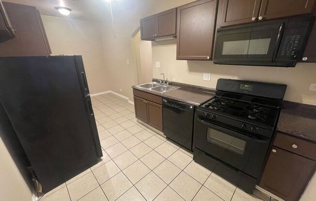 3 beds, 1 bath, $1,450, Unit 7704 #2S