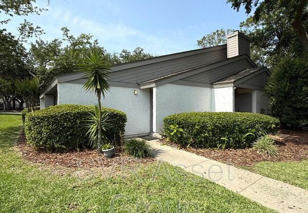 1033 SEA HAWK DR