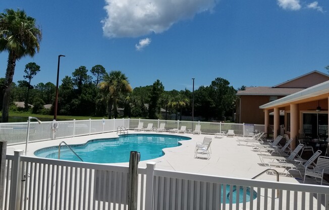 Charming 2 Bedroom, 2 Bath Condo in Gated Palm Pointe