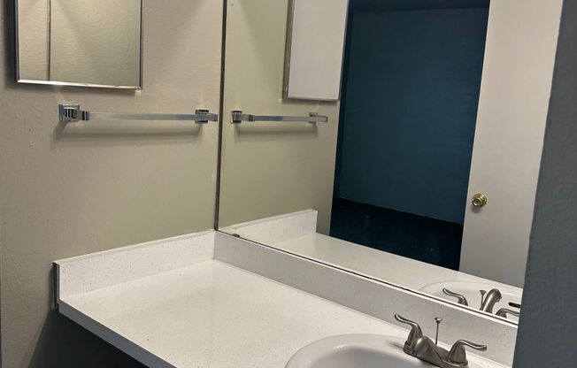 1 bed, 1 bath, 575 sqft, $1,199, Unit 55