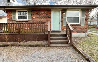 Available May 15! 2 bed 1 bath Duplex in Madison