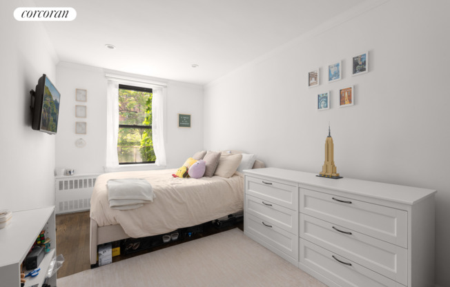 328 W 19 ST