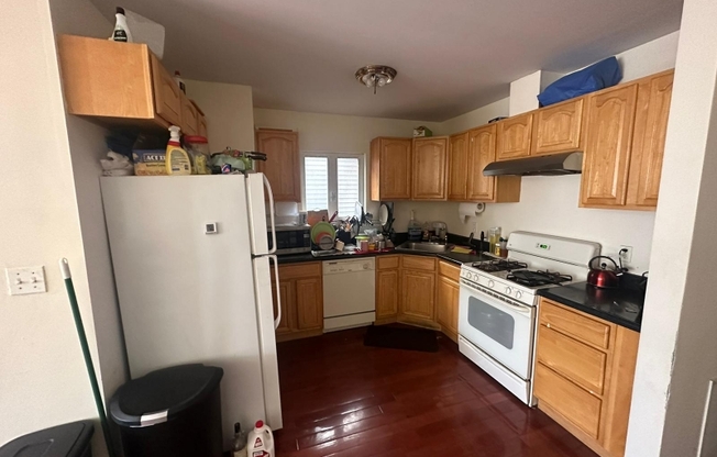 208 CAMBRIDGE AVE