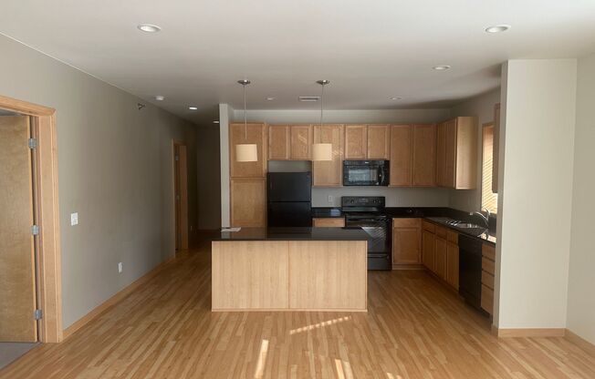 2 beds, 2 baths, 1,000 sqft, $1,495, Unit 308